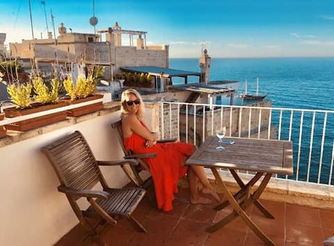 Authentic and Cozy Seaview Apartment