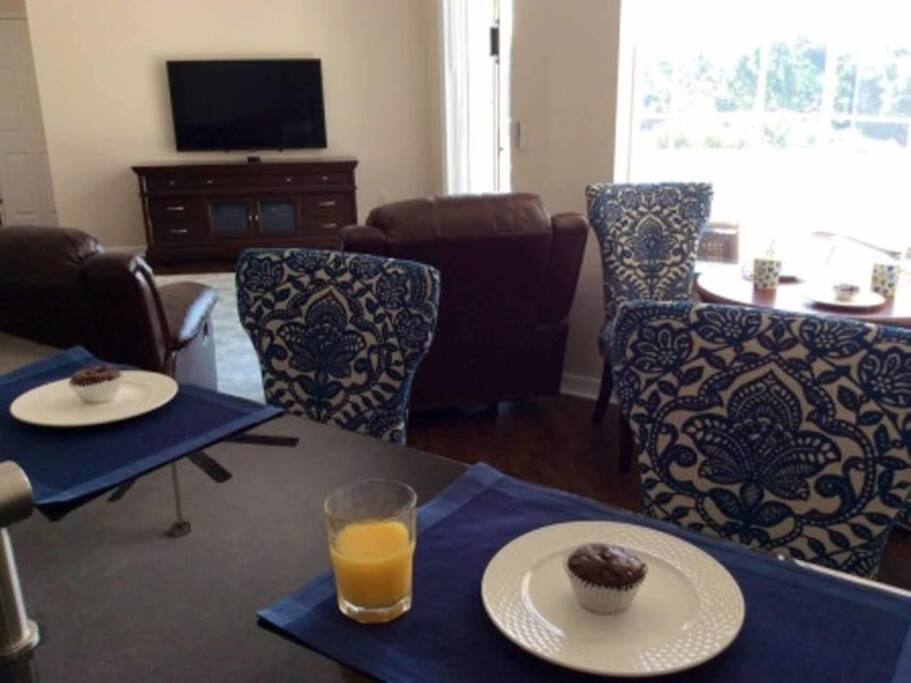 view of kitchen nook and living area.jpg