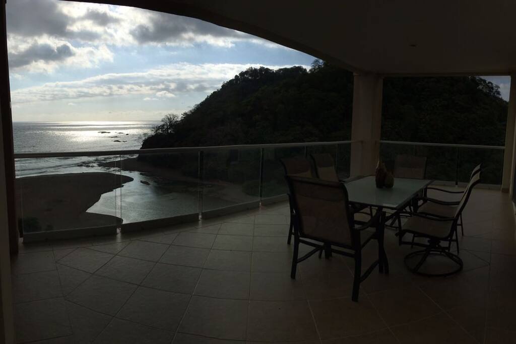 All Shore Club Jaco units offer very spacious balconies, perfect for a meal, a book, yoga, or a sunset cocktail... the options are endless!