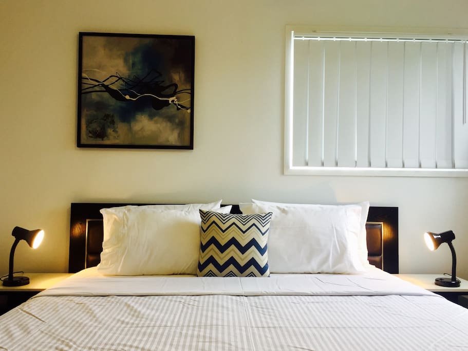 Main bedroom (with ensuite) - king bed (2 x single beds)
