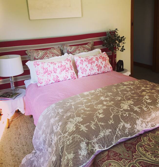 Queen room