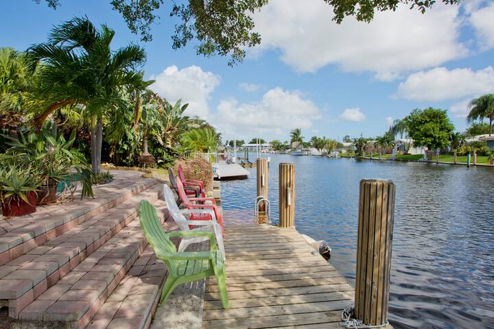 Florida Tropical Retreat. Waterfront and Pool Home gallery image 5