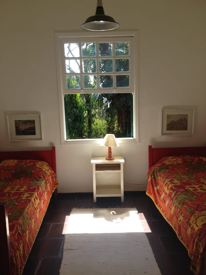 dhomë gjumi binjake