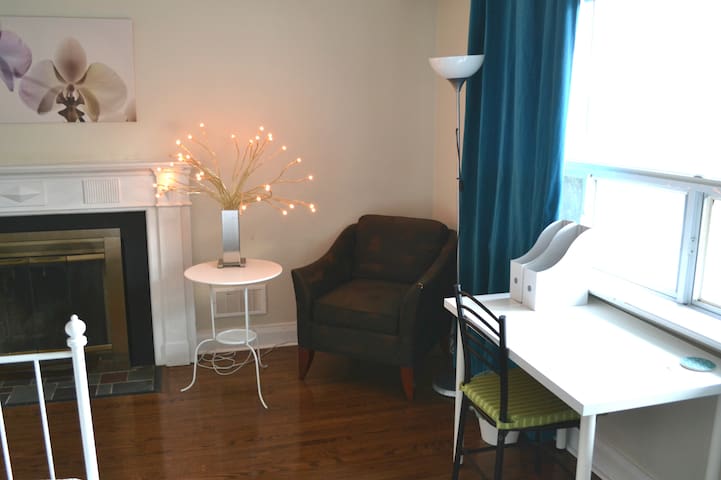 Private Bedroom 5 min. from Sheppard Subway