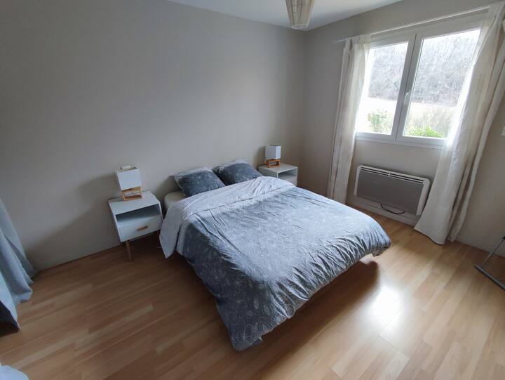 ห้องนอนพร้อมเตียง 140 เตียงห้องแต่งตัว