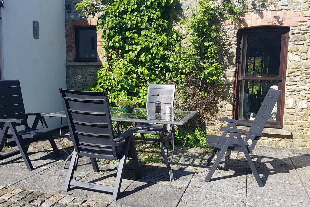 Patio to enjoy breakfast & afternoon tea.