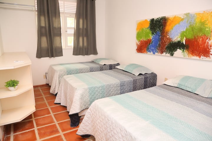 Შუა საძინებელი (პირველი სართული) 