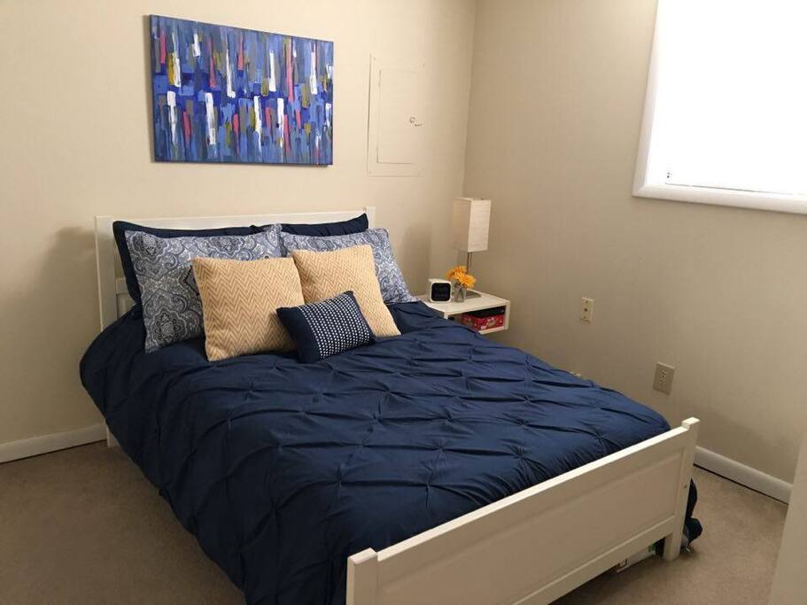 Guest room with a FULL bed