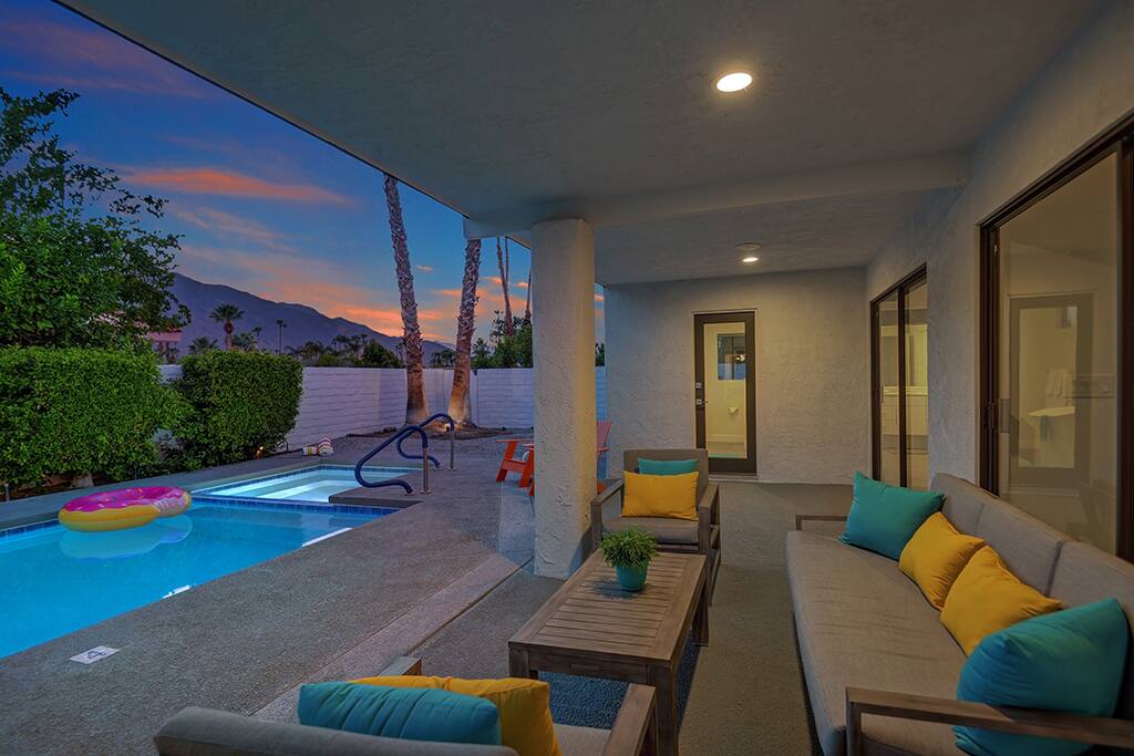 SUNSET TO MOUNTAIN VIEW - TWIN PALMS TRANQUILITY