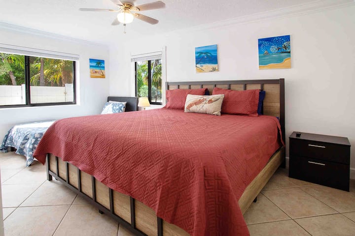 ห้องนอน #3
ห้องใหญ่ 1
1 เตียงคิงไซส์
เตียงเดี่ยว 1 หลัง 
