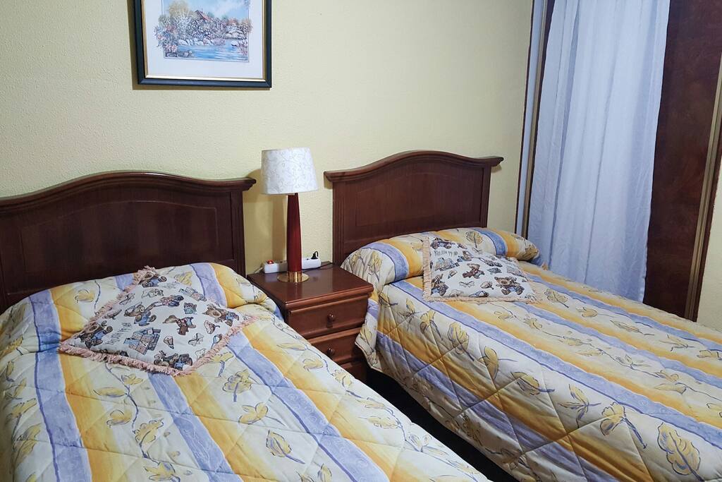 habitación con dos camas 0,90