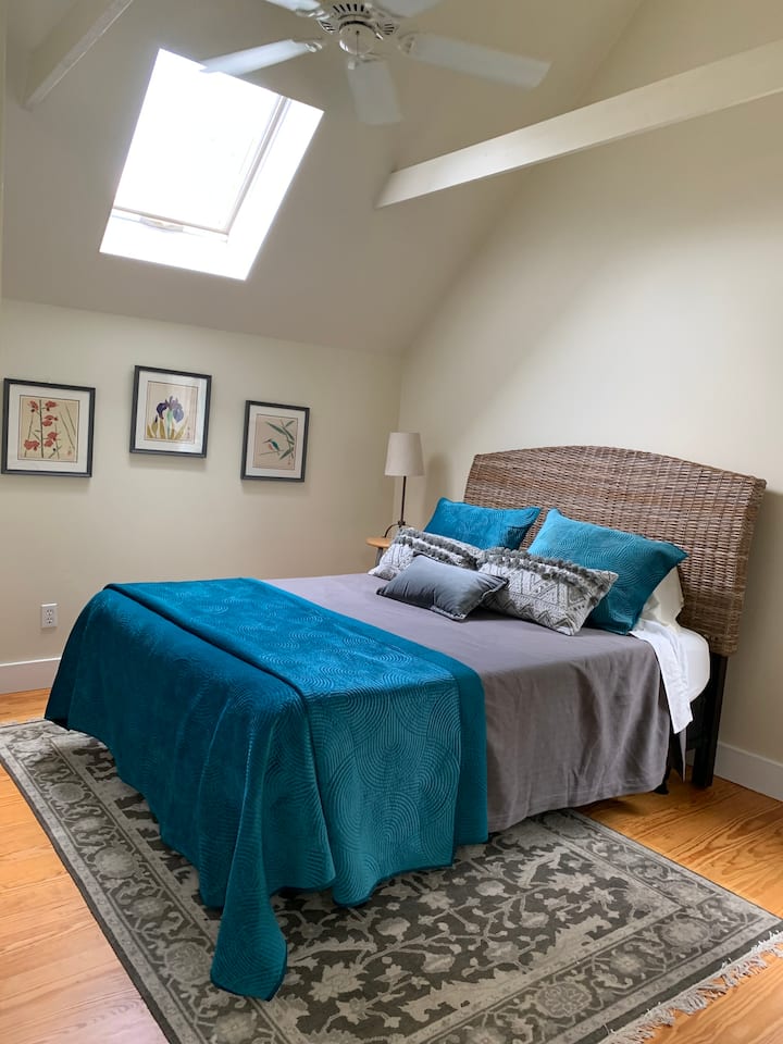 Queen Size Bed with Sky View Windows ceiling fan open concept  