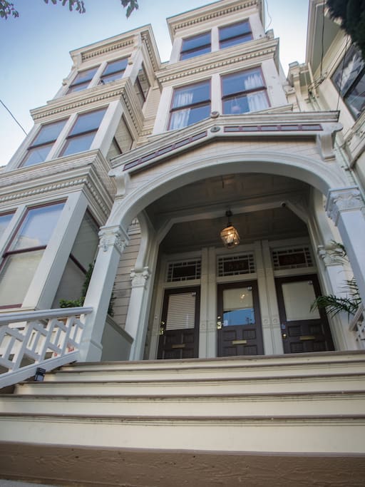 Come and stay in this traditional San Francisco Home built in 1896.
