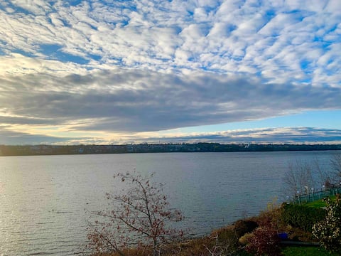 Top Airbnb: Along the water in Laval