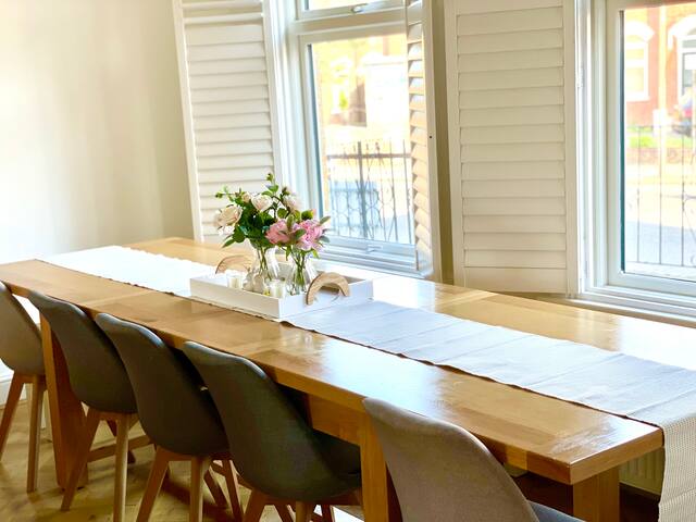 Beautiful & luxurious 6 bedroom home in London gallery image 5