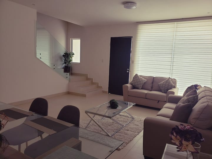 Casa III Norte Chavez, San Jose, Col. Model Houses for Rent in