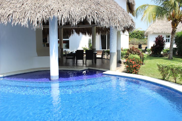 Casa Puerto Viejo, Monterrico.
