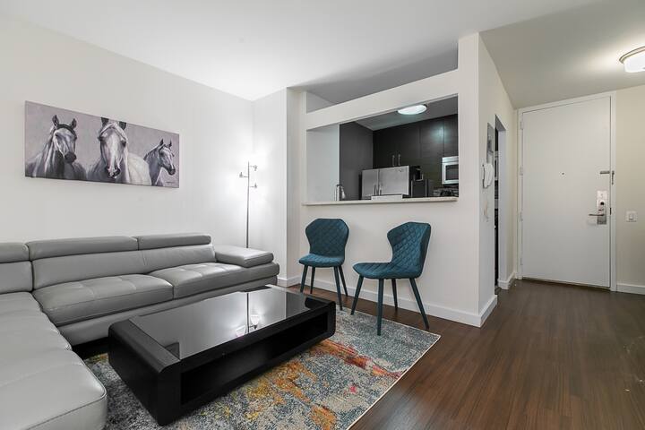 2 Bedrooms 1 Bath in Murray Hill with River Views