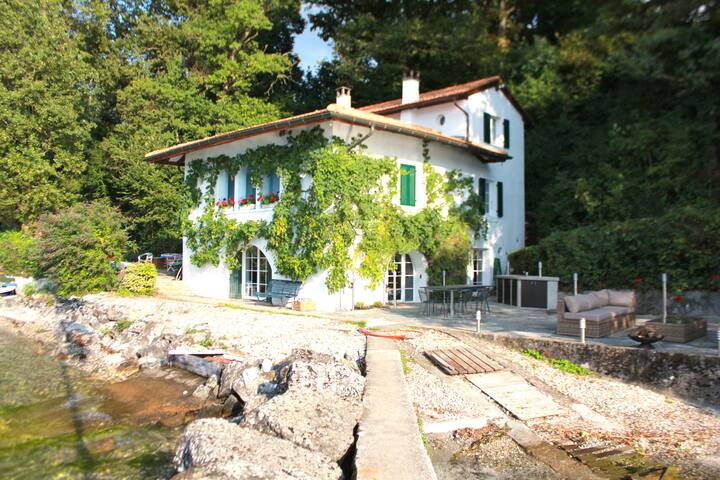 House right in the lake gallery image 2