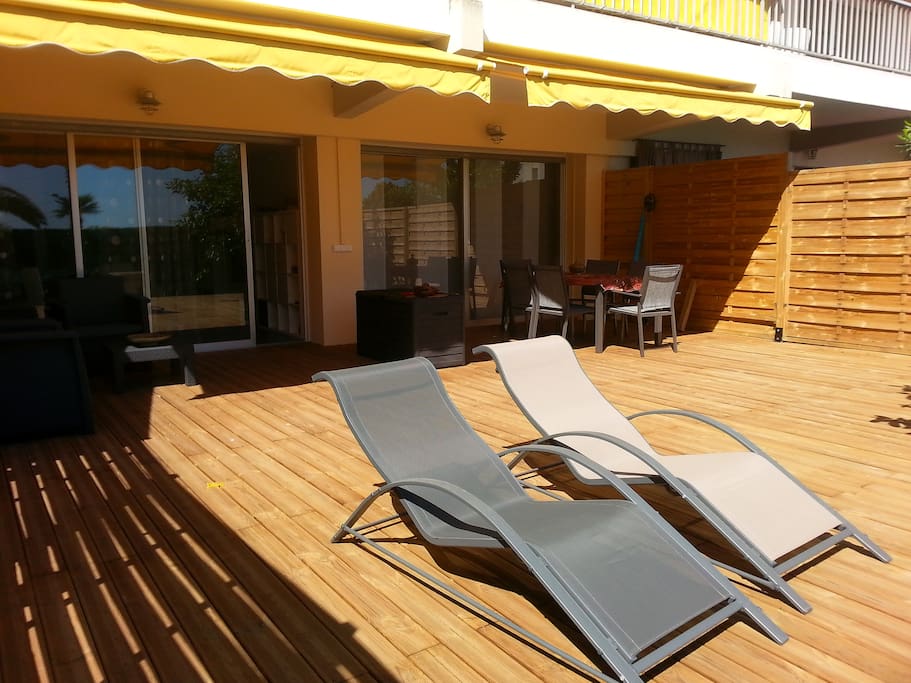 Appt 74m2 + Terrasse Plein Est avec Bains de Soleil et point eau