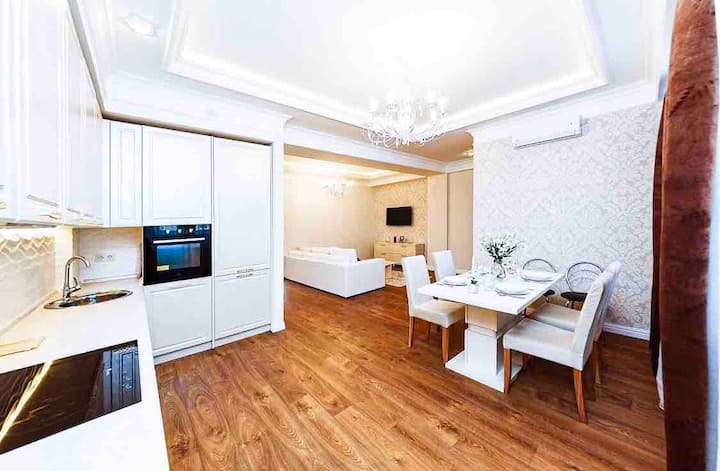 Royal 2bd Apartment With City And Lake Views - Kisinov