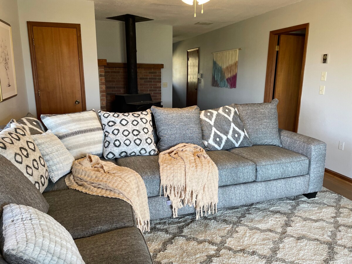 Queen sleeper sofa/sectional