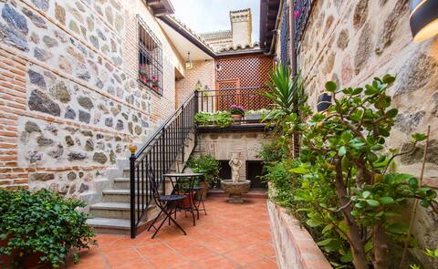 House in the old town. Easy parking and access