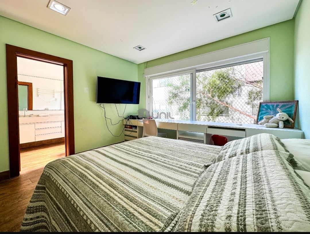 Suite 5 con 19 m2 con cama tamaño queen.