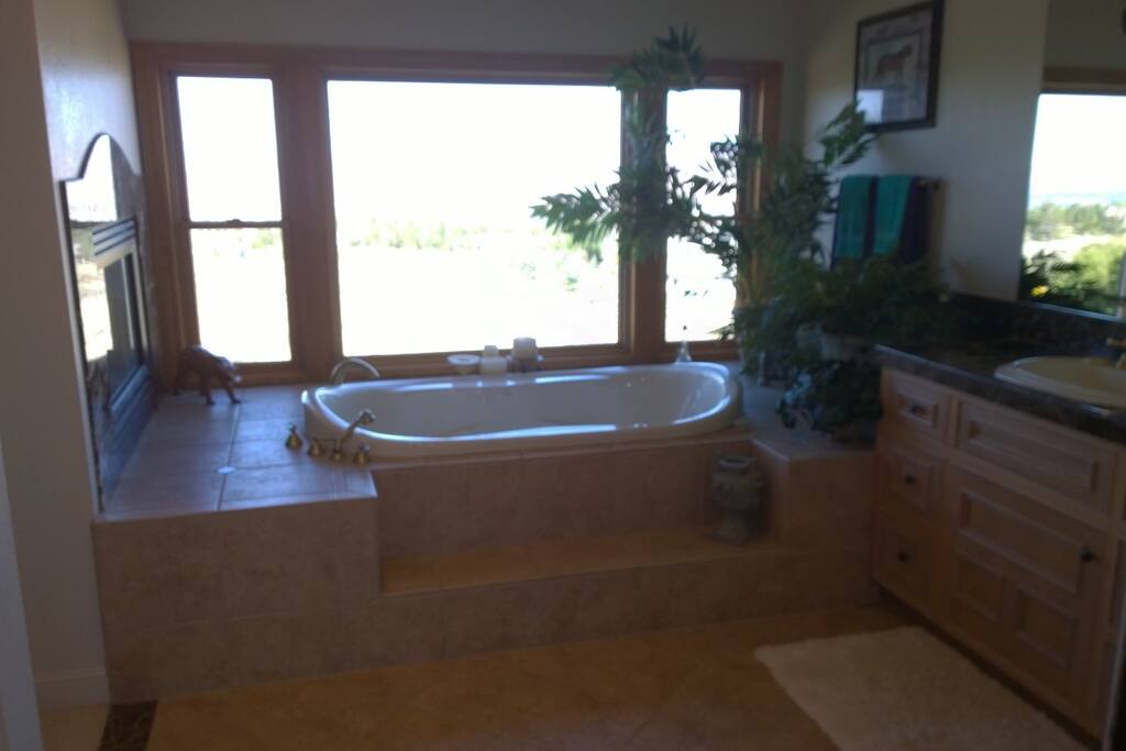 Deep jetta tub with view over valley