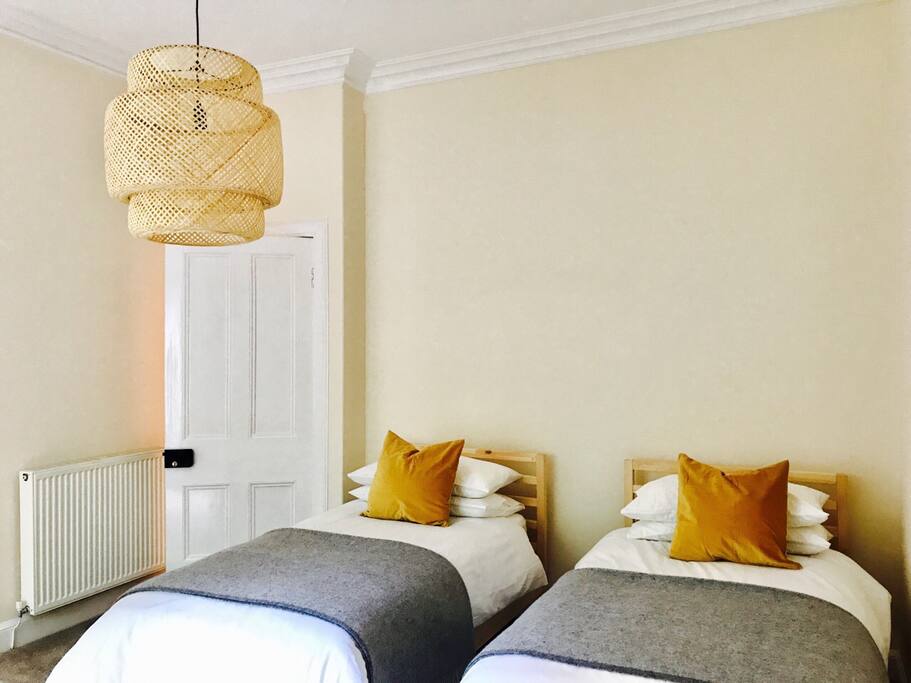 Bedroom 2 can also be set up to accommodate two singles.