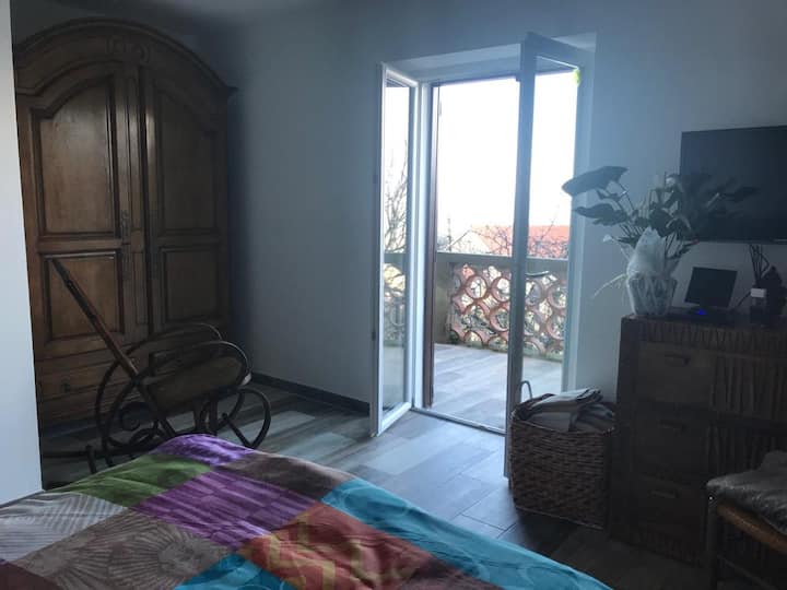 bedroom with terrace (TV)