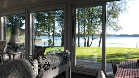 Successful Airbnb property: Modern Villa Kaislahti by lake Salajärvi in Nastolan Suuralue