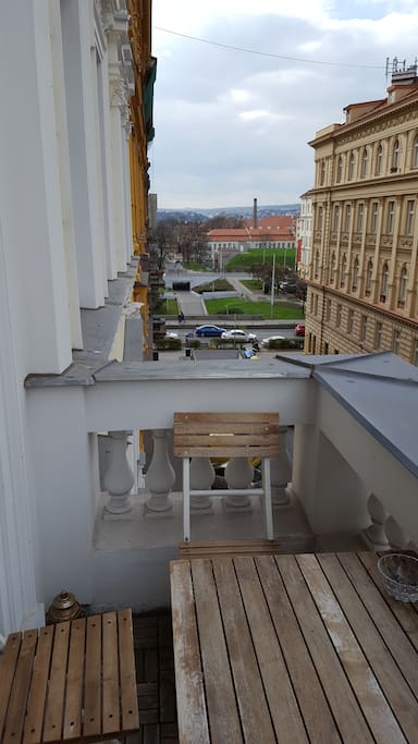 balcony