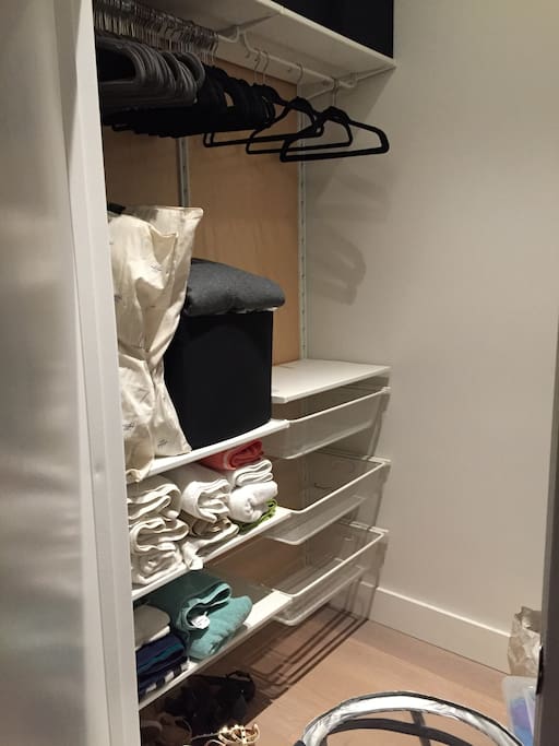Close space + extra towels & sheets