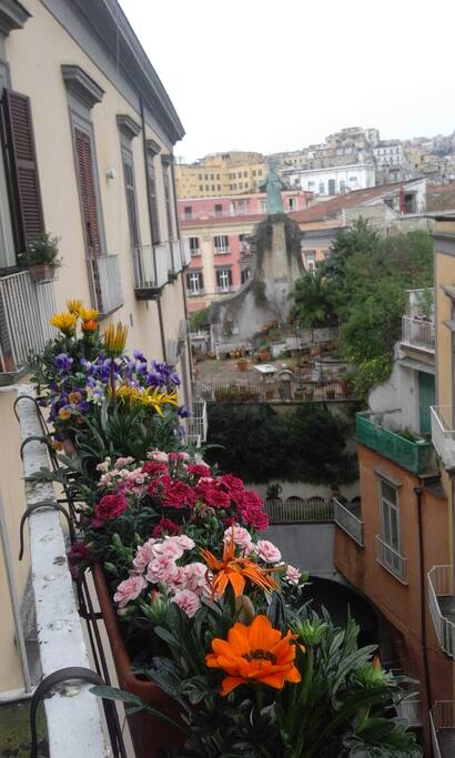 i 4 balconi su via Port'Alba
