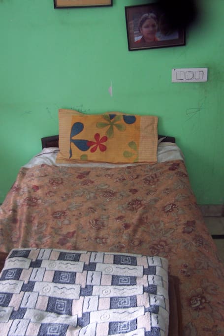 2 Single Beds that can be joined