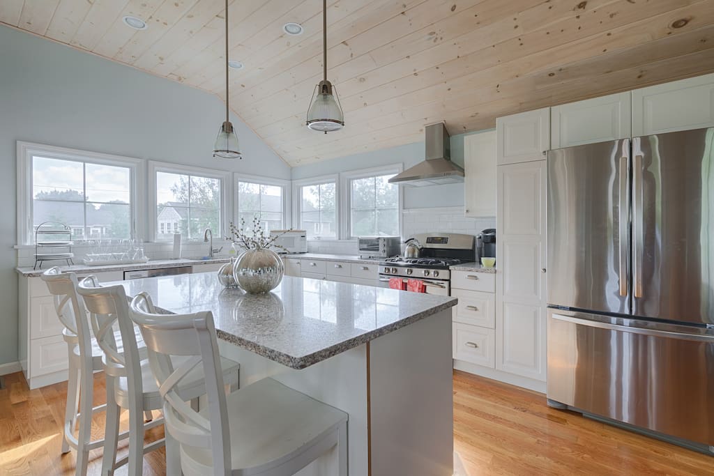 With Southeast facing windows, this sun-lit kitchen is the focal point of the open kitchen/dining/
family room floor plan.