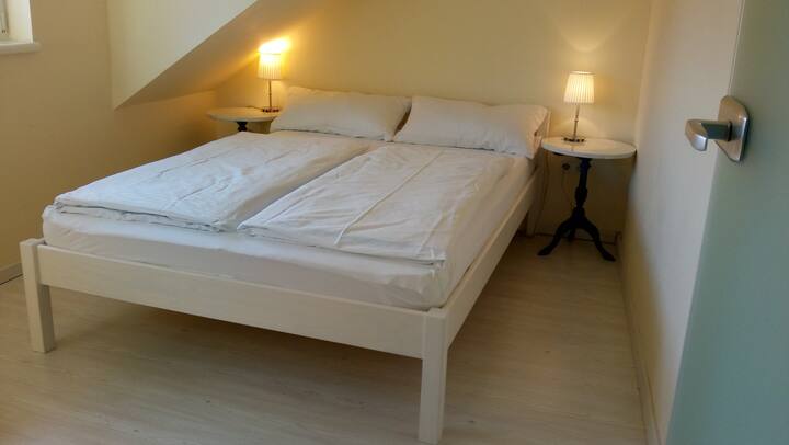 Schlafzimmer 2 Doppelbett 1,40 x 2,00 m