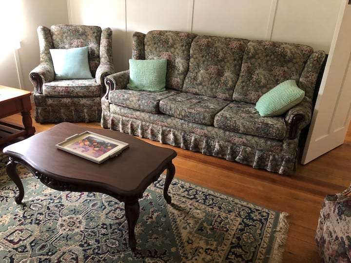 Удобни места за сядане в салона