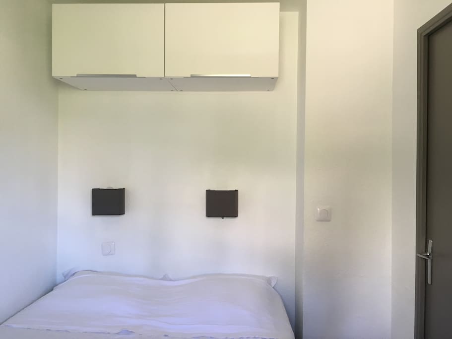 Chambre lit 140
Bedroom