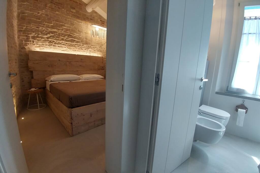 L'ingresso con bagno