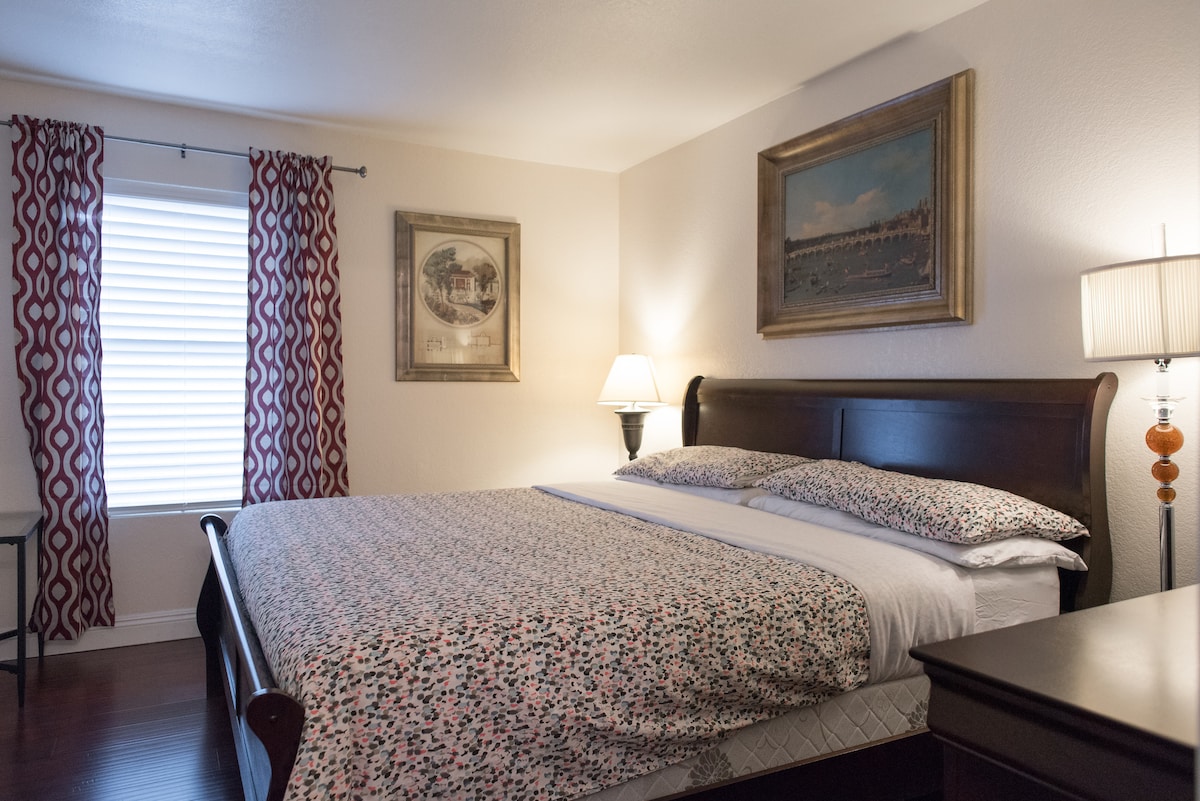 Beautiful 2BR/2BA, Gym & Pool, Room w/ Strip view