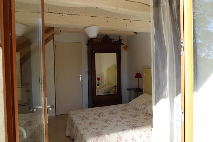 chambre du RDC avec salle d'eau attenante