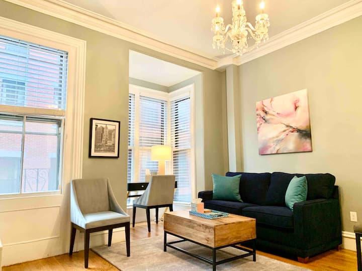 Gorgeous Beacon Hill 1BR | 1BA