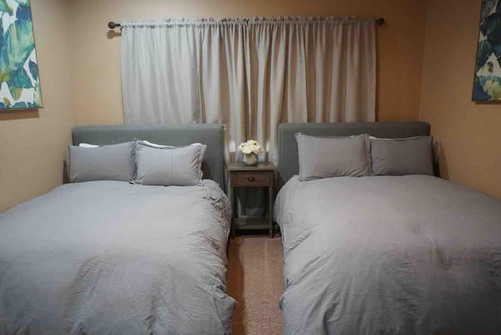 Chambre n °3 : deux grands lits