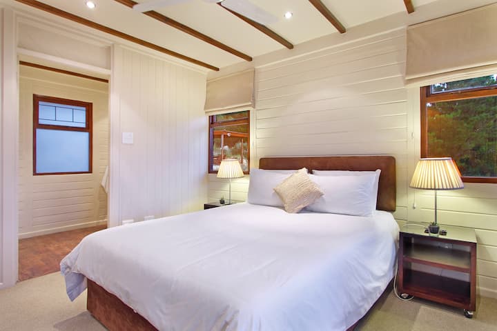 غرفة نوم (XL بحجم كوين) بحمام داخلي