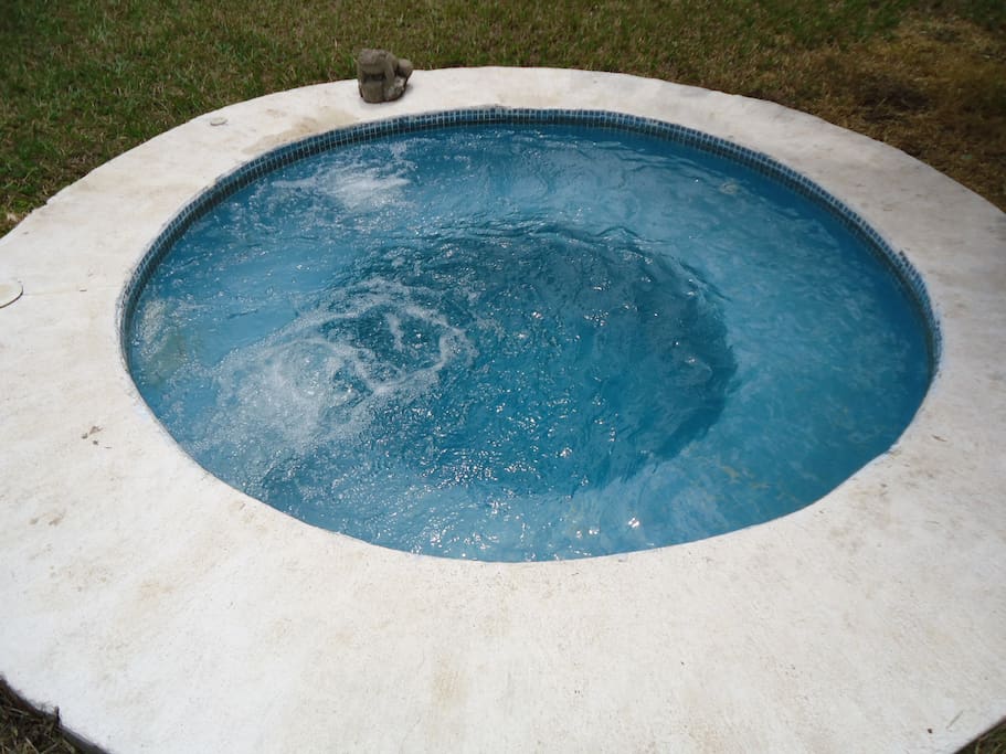 JACUZZI PARA 8 PERSONAS, CLIMATIZADO, EN EL JARDÍN CON VISTA AL HORIZONTE, PARA QUITARSE EL ESTRESS, UN VERDADERO RELAX.