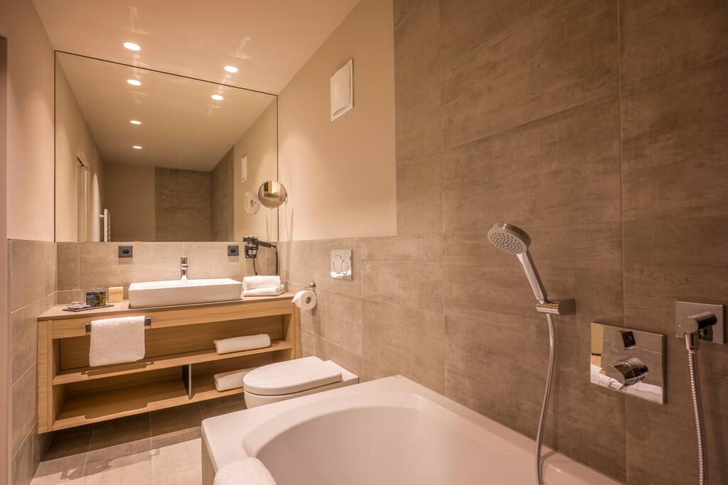 Badezimmer mit Badewanne