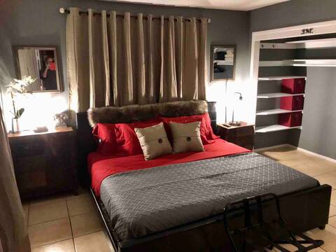 The Ravenna Room (31 night min) at Bed & Bay Inn