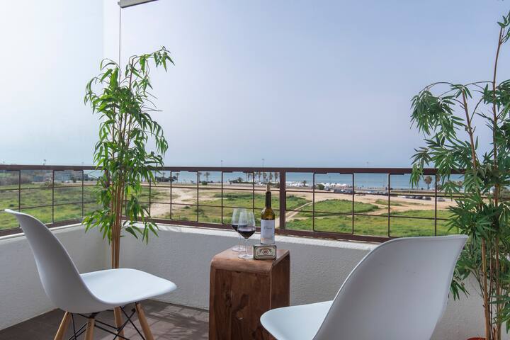 CARCAVELOS BEACH STUNNING VIEWS